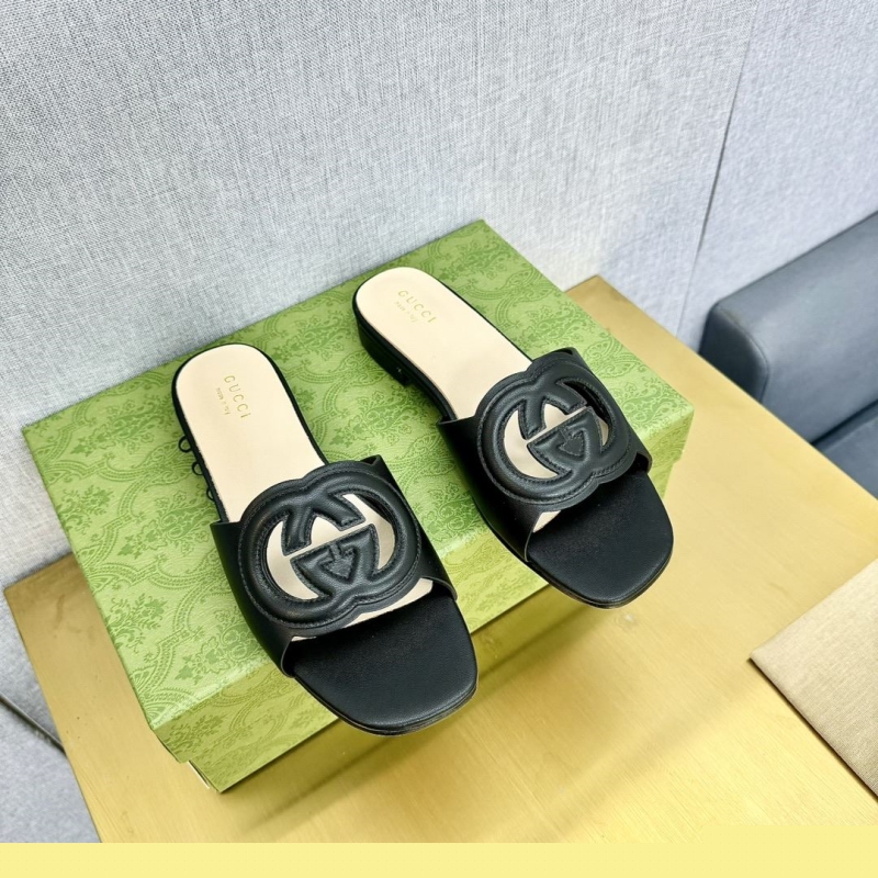 G*u*i slippers